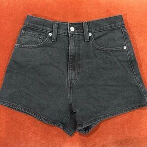 Black Levi’s high waisted mom shorts.